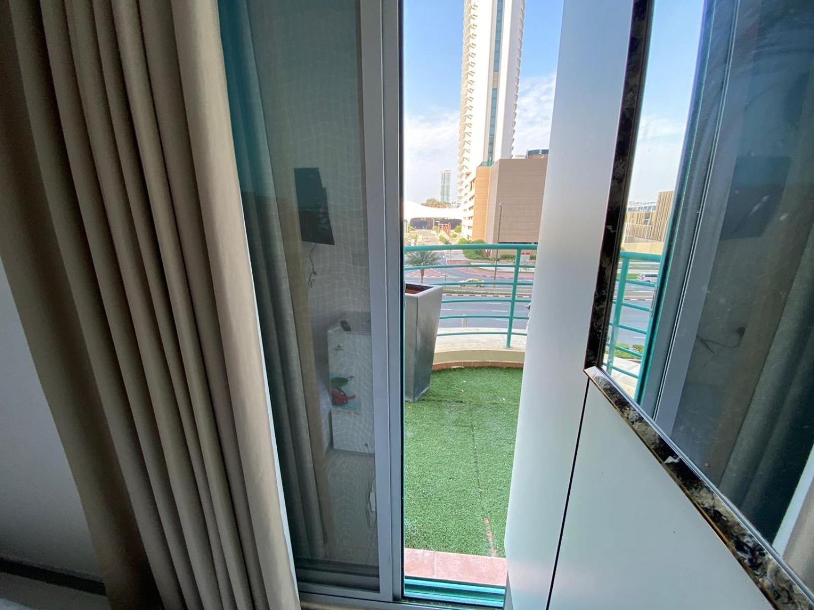 Nice Single Rooms For "Girls" Only In Dubai, Marina エクステリア 写真