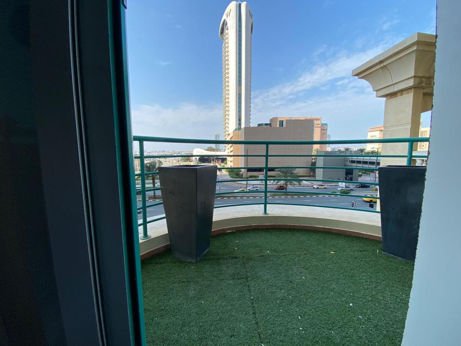 Nice Single Rooms For "Girls" Only In Dubai, Marina エクステリア 写真
