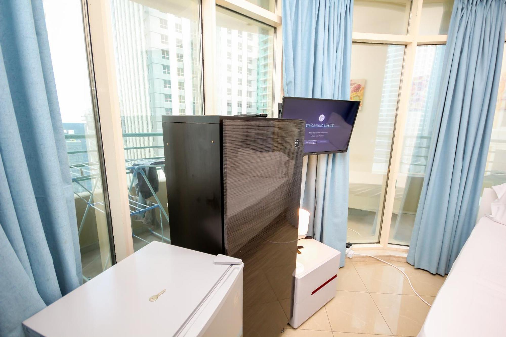 Nice Single Rooms For "Girls" Only In Dubai, Marina エクステリア 写真