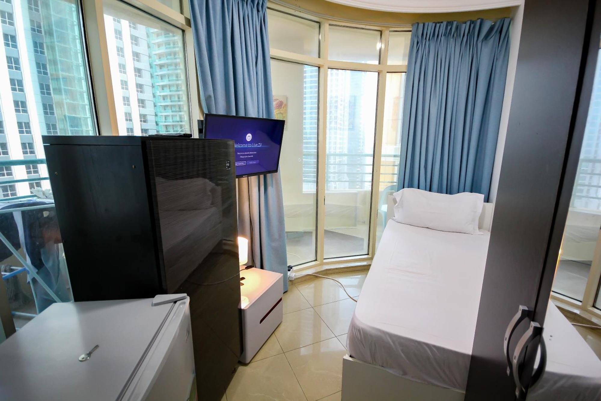 Nice Single Rooms For "Girls" Only In Dubai, Marina エクステリア 写真