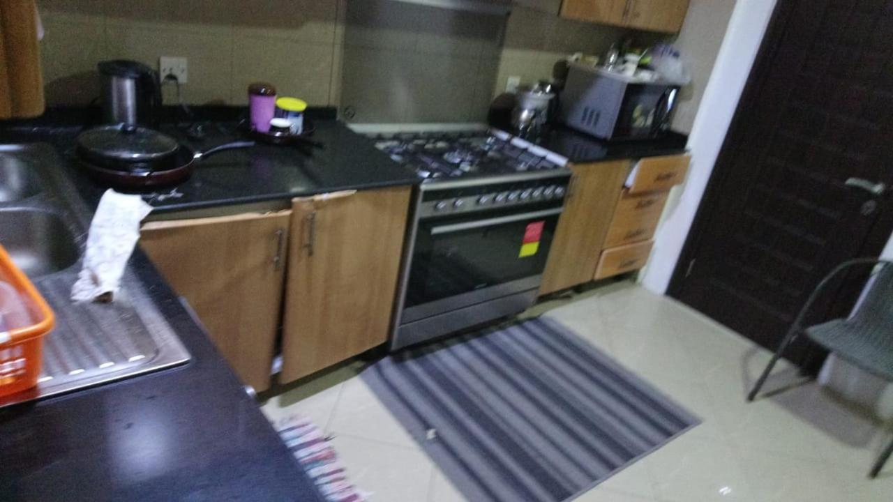 Nice Single Rooms For "Girls" Only In Dubai, Marina エクステリア 写真
