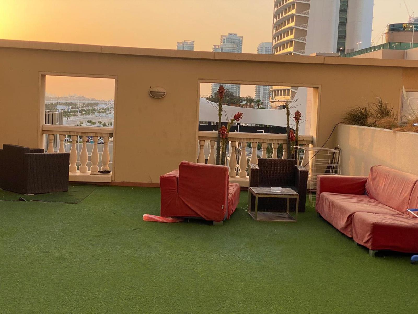 Nice Single Rooms For "Girls" Only In Dubai, Marina エクステリア 写真