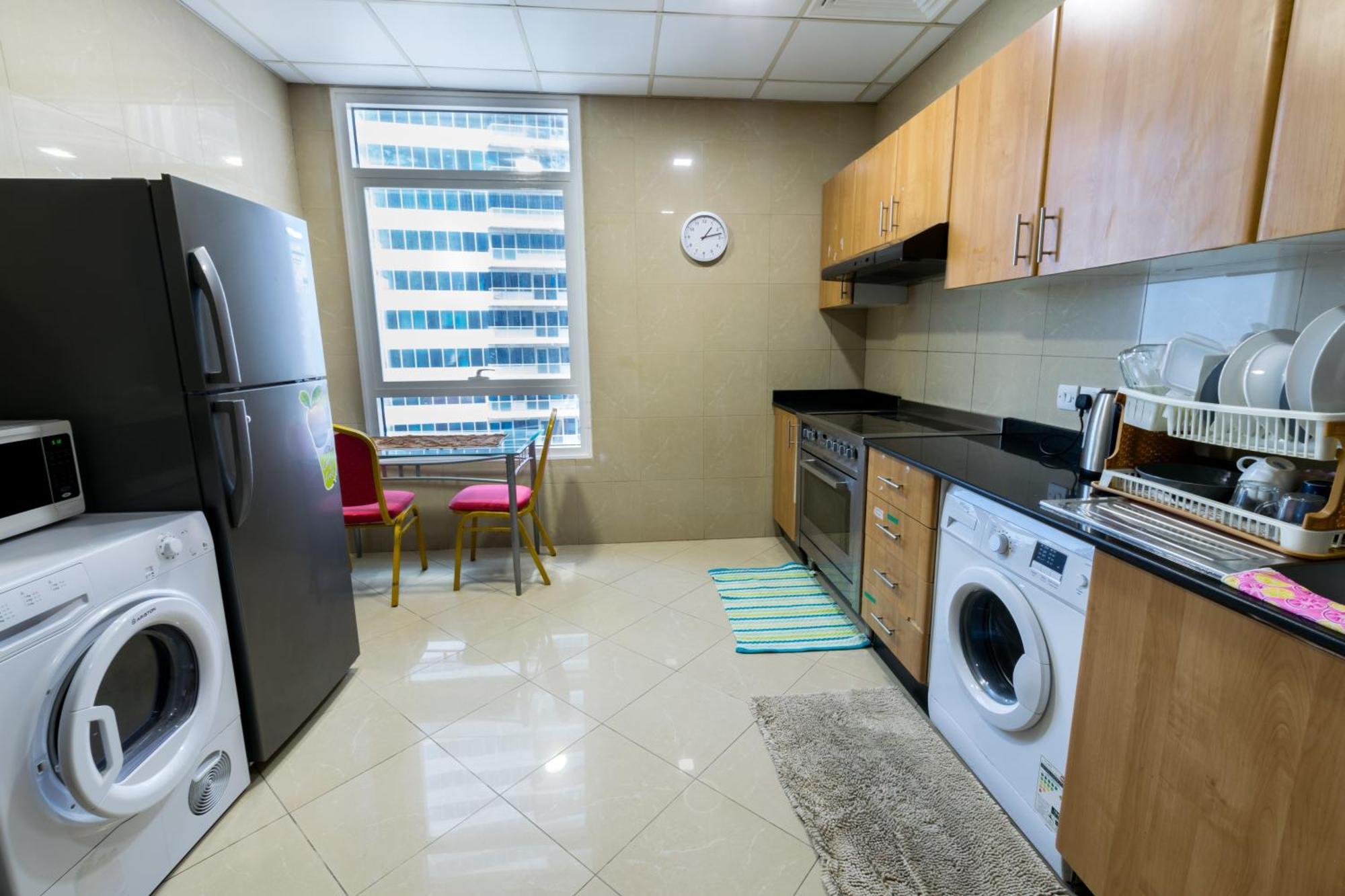 Nice Single Rooms For "Girls" Only In Dubai, Marina エクステリア 写真