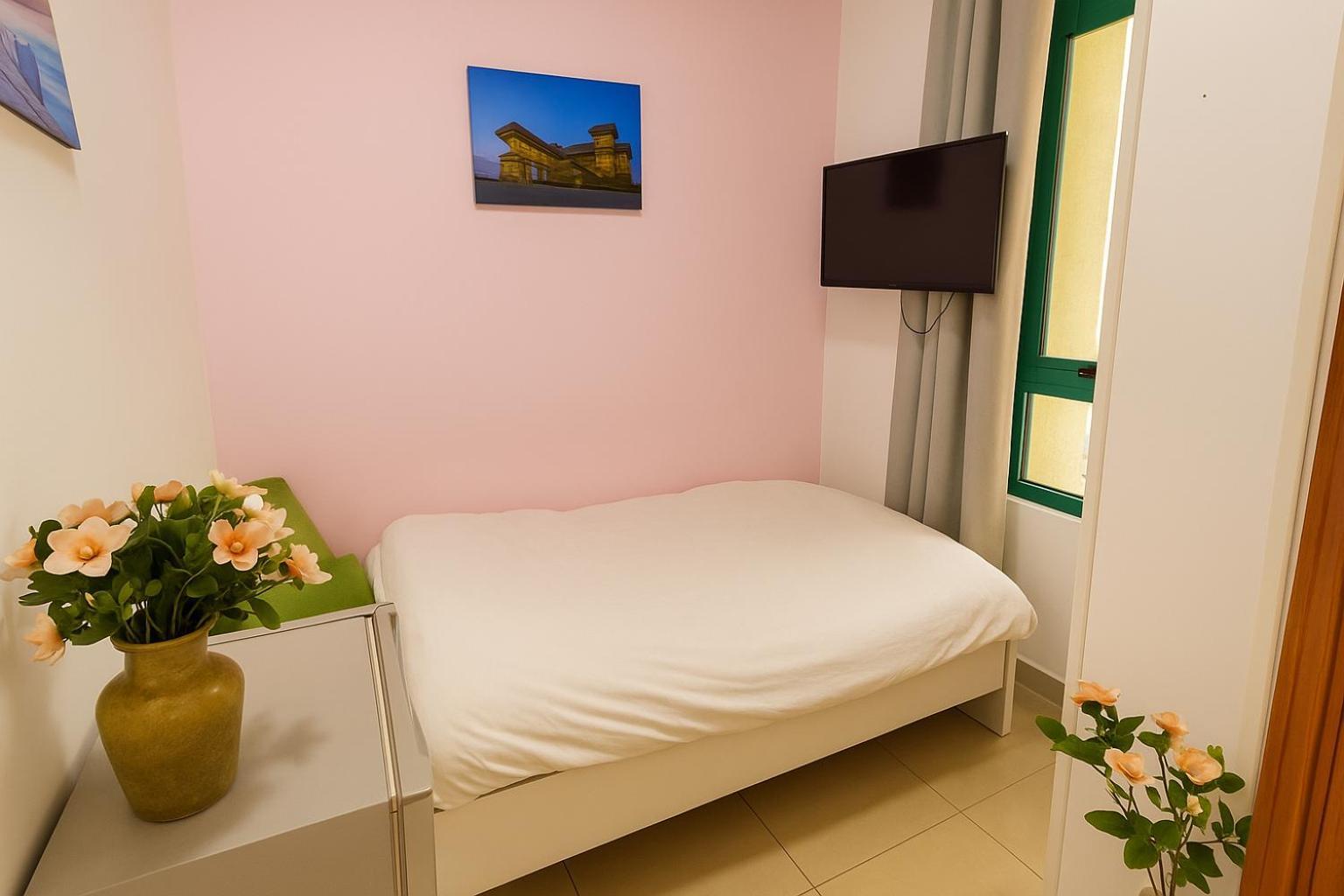 Nice Single Rooms For "Girls" Only In Dubai, Marina エクステリア 写真