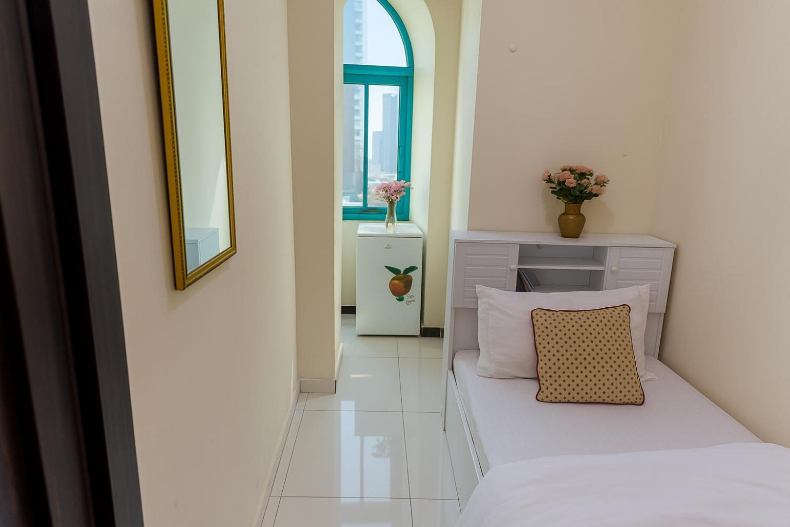Nice Single Rooms For "Girls" Only In Dubai, Marina エクステリア 写真