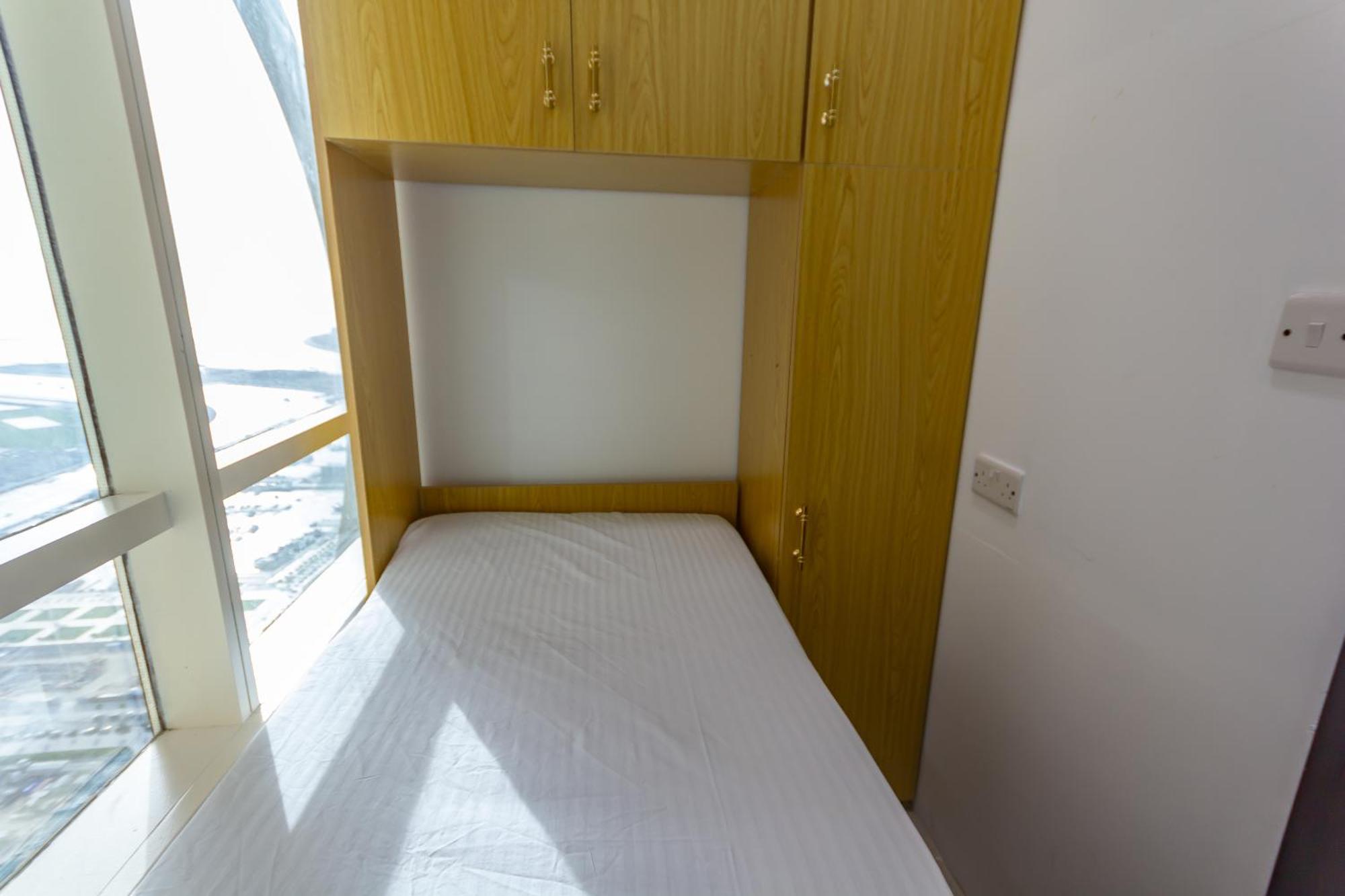 Nice Single Rooms For "Girls" Only In Dubai, Marina エクステリア 写真